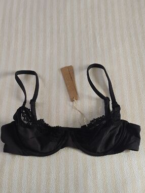 SKIMS Fits Everybody Lace Unlined Demi Bra Size:32A Onyx